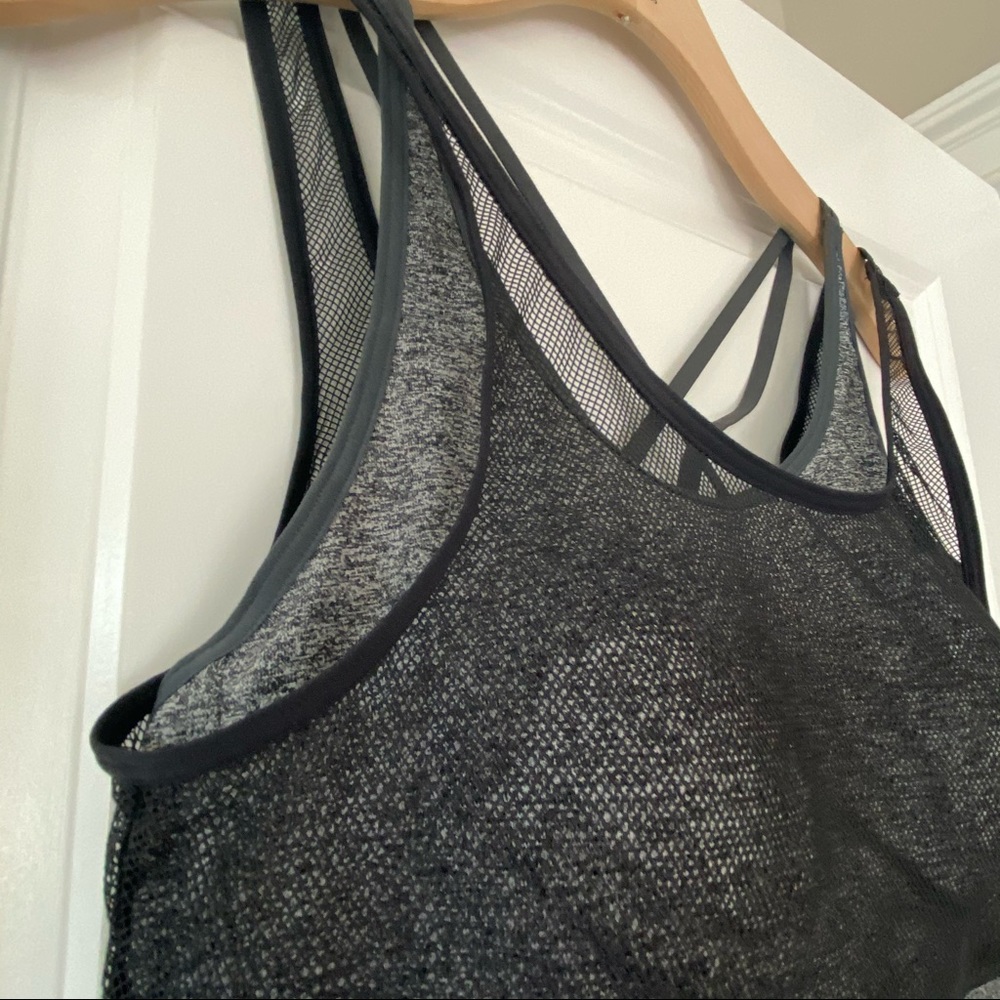 ⭐️NWT!⭐️Reebok Mesh w Crisscross Back Straps
